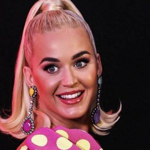 Nişanlısı Orlando Bloom ile birlikte ilk bebeğini bekleyen Katy Perry,