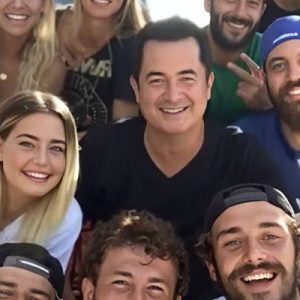 Televizyoncu Acun Ilıcalı, Instagram hesabından açtığı canlı yayınla 2 milyonluk