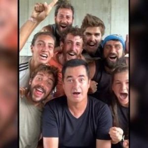 Survivor’ın yapımcısı ve sunucusu Acun Ilıcalı’nın iletişim ödülünü kazanan Survivor