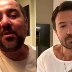 Komedyen Ata Demirer, şarkıcı Yalın’ın sosyal medyada gerçekleştirdiği canlı yayına