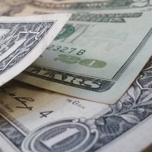 Hafta başında 7,10’u aşan dolar/TL kuru, dün piyasaların açılmasıyla birlikte