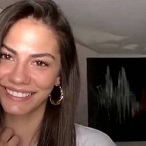 Doğduğun Ev Kaderindir dizisi ile ekranlarda boy gösteren Demet Özdemir,