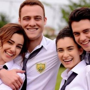 Oyuncu Kerem Bürsin, 2013 yılına Amerika’dan Türkiye’ye gelmişti. Bürsin, YouTube’da