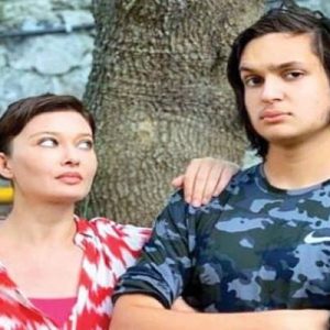 Şarkı ergen analarına gelsin. Güzel oyuncu, oğlunun şarkısı karşısında duyduğu