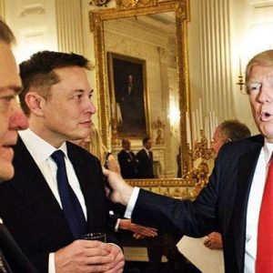 Trump, California eyalet yönetimine koronavirüs (Kovid-19) tedbirlerine rağmen Tesla’nın üretime