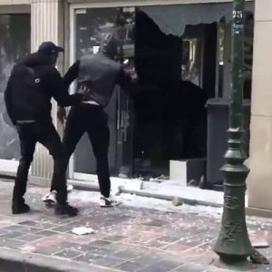 Belçika’da bugün binlerce kişi ABD’de George Floyd’un polis tarafından öldürülmesi