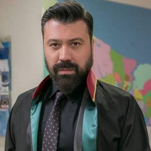 Oyuncu Bülent Emrah Parlak, Halk TV’de Enver Aysever’in sunduğu Ayrıntılar