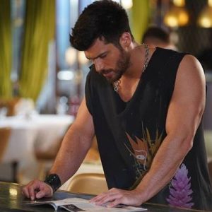 Bay Yanlış dizisinin final kararı almasından sonra Can Yaman, sosyal