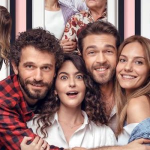 Başrollerini Furkan Andıç, Ezgi Şenler, Yiğit Kirazcı ve Nilay Deniz’in