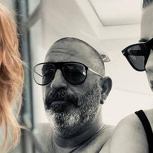 Sevgilisi Cem Yılmaz ile Bodrum’da tatil yapan oyuncu Serenay Sarıkaya,