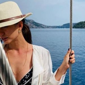 Doğduğun Ev Kaderindir’in yıldızı Demet Özdemir, setlerin koronavirüs engeline takılmasıyla