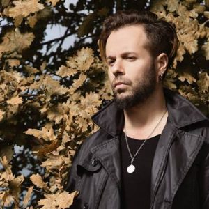 Emre Aydın Twitter hesabından: “davul-bas-gitar rock albümü yapmaya karar verdim.yemişim