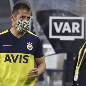 Emre Belözoğlu maç sonu yaptığı açıklamada, “Büyük ihtimalle futbol 7