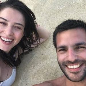 Oyuncu Özge Gürel, meslektaş sevgilisi Serkan Çayoğlu’nun yeni yaşını sosyal