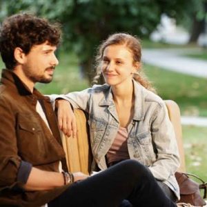 Ünlü oyuncular ve menajerlerinin dünyasını tüm açıklığıyla masaya yatıran, dünyada