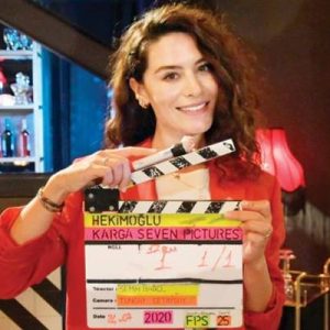 Oyuncu Belçim Bilgin, başrollerinde Timuçin Esen, Okan Yalabık ve Ebru