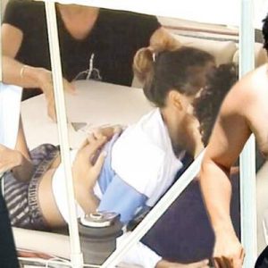 Duygu Sarışın, önceki gün Etiler’de görüntülendi. Bir kafede arkadaşı ile