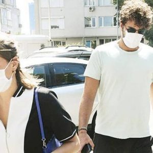 Ünlü çiftin keyifsiz halleri objektiflere takıldı. Sosyal medya paylaşımları ile