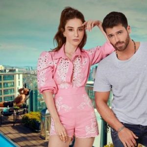 FOX TV’nin başrollerinde Can Yaman ve Özge Gürel’in yer aldığı