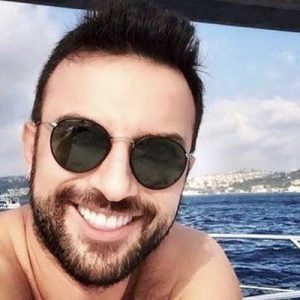 Televizyon ve sanat dünyasının ünlü isimleri sosyal medya hesaplarından yaptıkları
