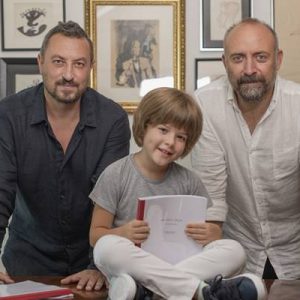Set öncesi hazırlıklarına devam eden Babil oyuncularından Halit Ergenç, Onur