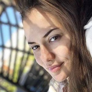 Burak Özçivit ve Fahriye Evcen, Rumelihisarı’nda bulunan bir mekanda yemek
