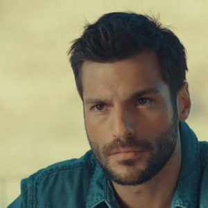 Başrollerinde Serkan Çayoğlu ve Melisa Aslı Pamuk’un olduğu, yapımcılığını Karga