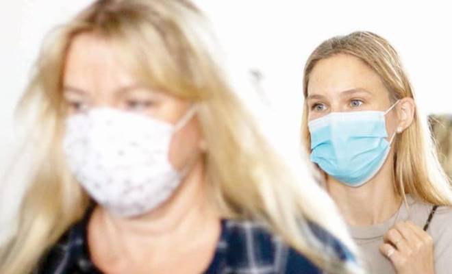 İsrailli model Bar Refaeli ve annesi 7,2 milyon dolarlık gelir
