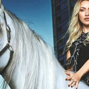 Oyuncu Kaan Yıldırım’la yaşadığı aşkla magazin gündeminden düşmeyen Hadise, sosyal