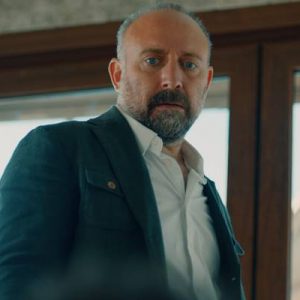 Yapımını Ay Yapım’ın üstlendiği, yönetmenliğini Uluç Bayraktar’ın yaptığı, senaryosunu Nüket
