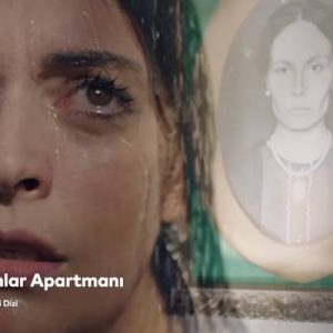 Bir apartmanın içerisinde temizlik takıntılarıyla tıkılıp kalan kız kardeşlerin geçmişine