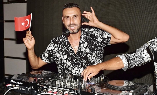 Muhabir Nobre DJ oldu! Çaldığı birinden hareketli şarkılarla otelde’ki tatilcilere unutulmaz bir gece yaşatan