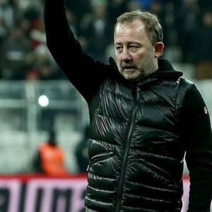 Koronavirüse yakalandığı için son 2 maçta takımının başında yer alamayan