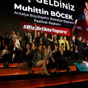 Altın Portakal’da ödüller dağıtıldı. Geceye 5 ödül kazanan ‘Hayaletler’ filmi