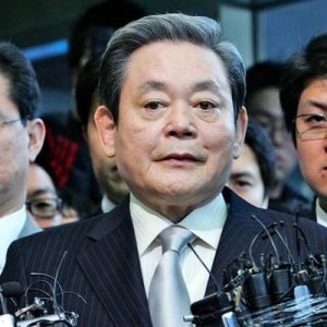 Samsung Yönetim Kurulu Başkanı Lee Kun-hee 78 yaşında geçirdiği kalp