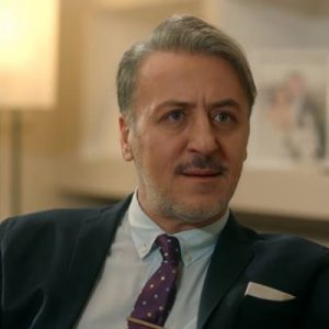 Ünlülerin hayatlarının menajerlerinin perspektifinden gözler önüne serildiği, Ay Yapım’ın bu