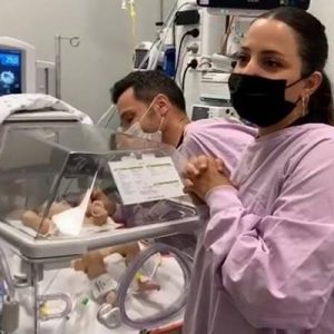 Bağırsak rahatsızlığıyla dünyaya gelen şarkıcı Sinan Özen’in kızı Neva’dan güzel