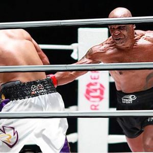 Boksun efsane ismi Mike Tyson yeniden ringlere döndü. Eski ağır