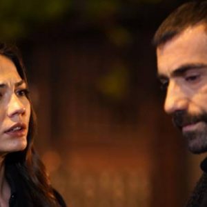 Demet Özdemir rol arkadaşı İbrahim Çelikkol’un paylaşımına kayıtsız kalamadı. Doğduğun