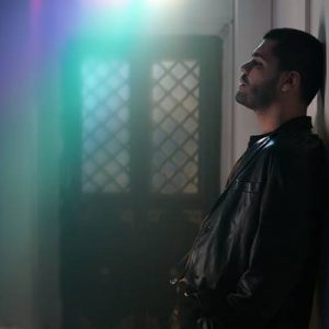 Emir Can İğrek, “Akşamcı” adlı maxi single çalışmasında yer alan