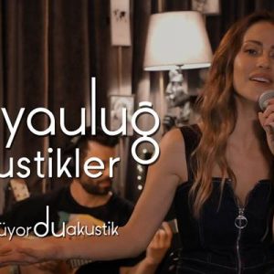 Derya Uluğ yeni şarkıları öncesinde akustik çalışmalarıyla dikkatleri üzerine çekmeyi