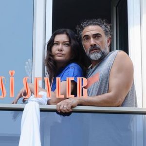 Yılbaşında ilk kez izleyiciyle buluşan, her hafta iki bölümü platformda