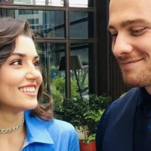 Hande Erçel ve Kerem Bürsin’in başrollerinde olduğu Sen Çal Kapımı