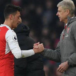 Arsenal’in efsane hocası Arsene Wenger, Fenerbahçe’nin Mesut Özil’i transfer etmesini