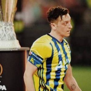 Fenerbahçe ile anlaştığı yönünde haberler çıkan Mesut Özil ve eşi