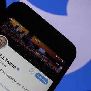 ABD Başkanı Donald Trump’ın kişisel hesabını kapatan sosyal medya sitesi