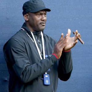 NBA’in efsane basketbolcusu Michael Jordan, büyüdüğü Kuzey Carolina’da iki tıbbi
