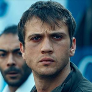 Show TV’de ekrana gelen Ay Yapım imzalı Çukur’un yeni bölüm