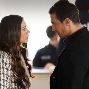 Doğduğun Ev Kaderindir dizisinin yıldızları Demet Özdemir ve İbrahim Çelikkol