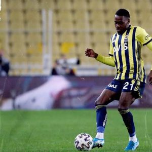 Fenerbahçe sosyal medya hesabından Galatasaray maçı sonucunu yıldızsız logolarla paylaştı.
